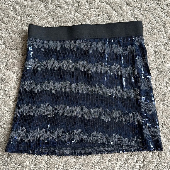 Romeo and Juliet Size Medium Mini Skirt - Picture 1 of 2